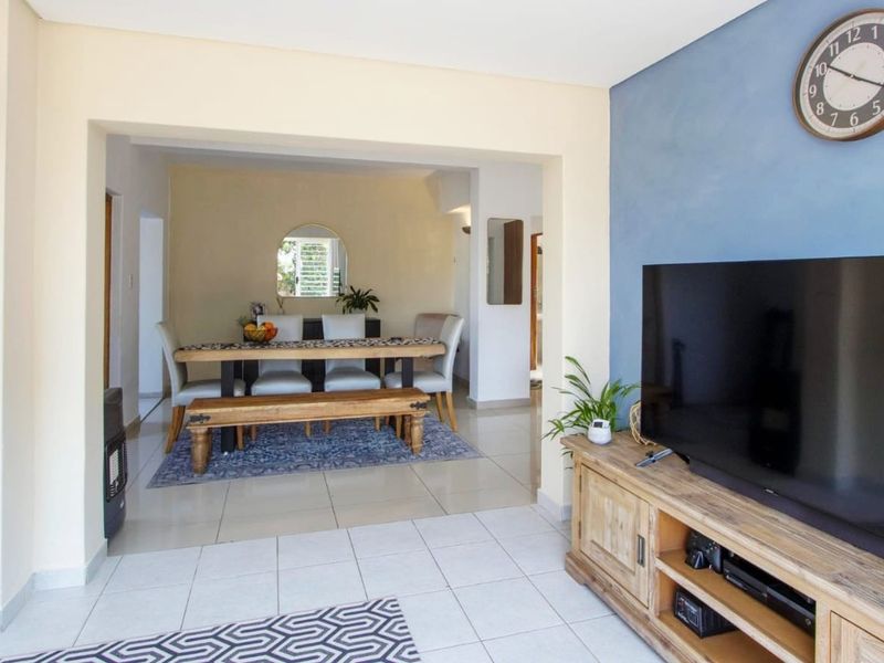 Two Bedroom Apartment For Rent in Glenashley, Durban North, KwaZulu Natal - Photo 4