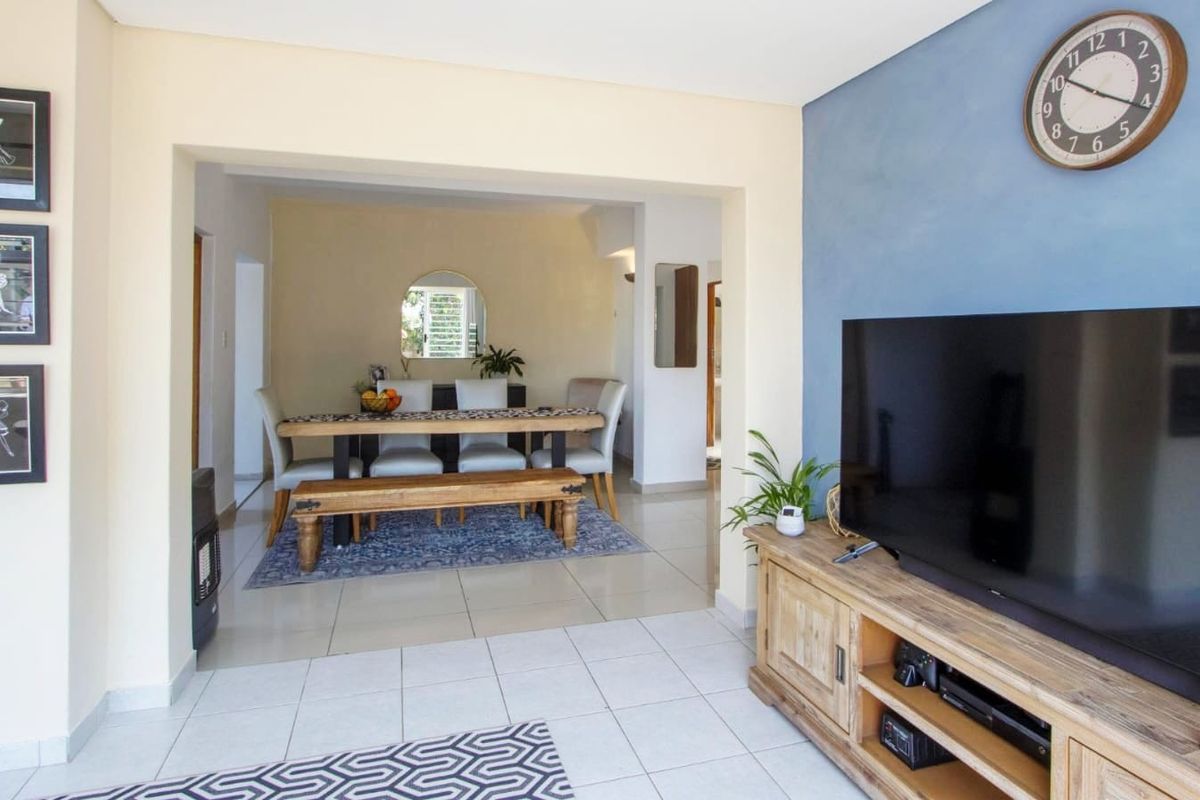 Two Bedroom Apartment For Rent in Glenashley, Durban North, KwaZulu Natal - Photo 4