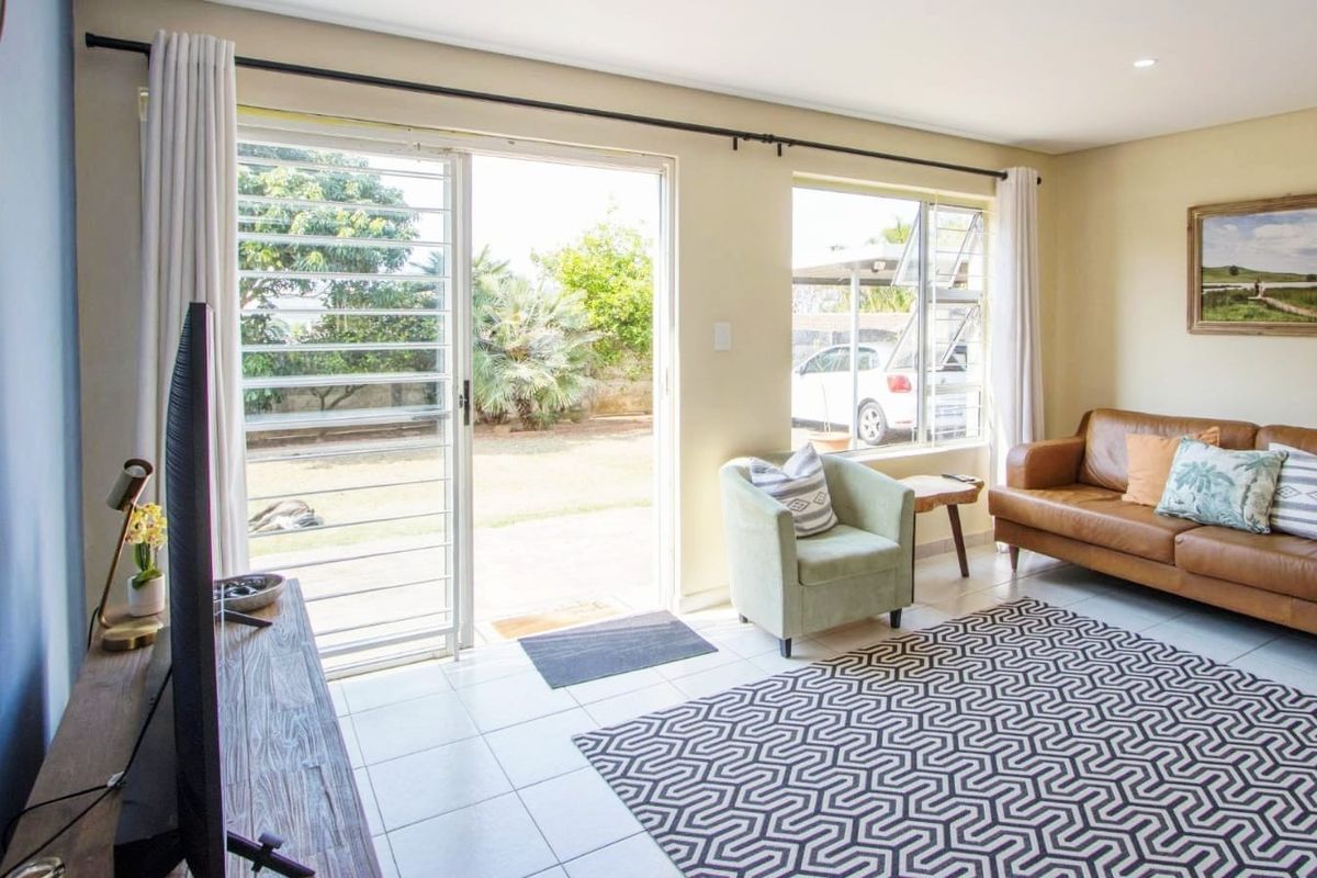 Two Bedroom Apartment For Rent in Glenashley, Durban North, KwaZulu Natal - Photo 3
