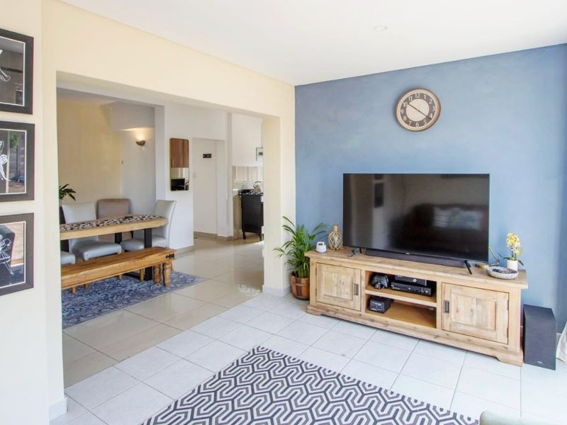Two Bedroom Apartment For Rent in Glenashley, Durban North, KwaZulu Natal - Photo 5