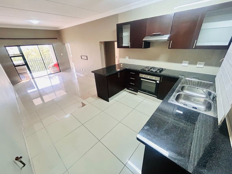 3 Bedroom Townhouse for Sale in Winchester Hills - Photo 3