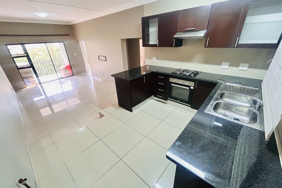 3 Bedroom Townhouse for Sale in Winchester Hills - Photo 3