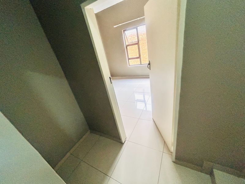 3 Bedroom Townhouse for Sale in Winchester Hills - Photo 8