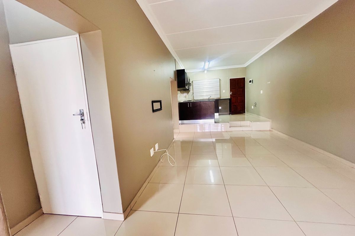 3 Bedroom Townhouse for Sale in Winchester Hills - Photo 5