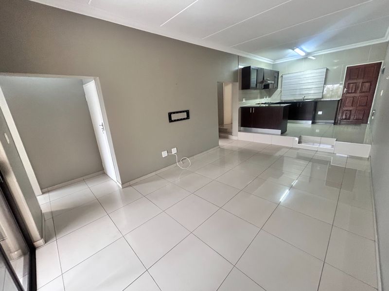 3 Bedroom Townhouse for Sale in Winchester Hills - Photo 4