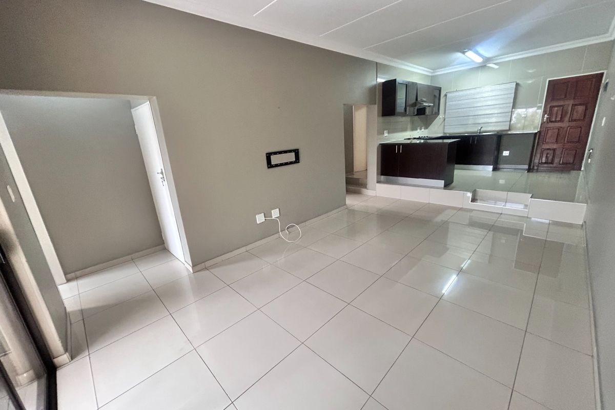 3 Bedroom Townhouse for Sale in Winchester Hills - Photo 4