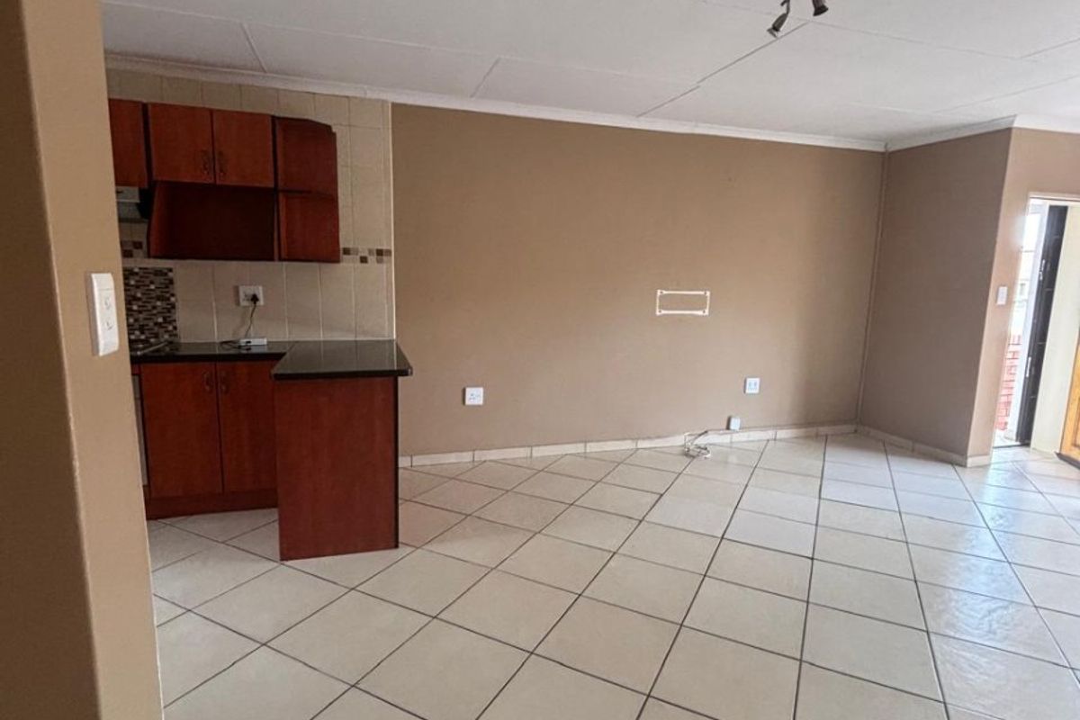 For Sale in Secunda - Photo 2
