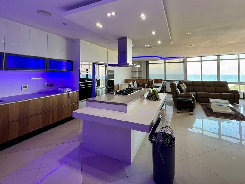 Luxury beachfront  apartment on North Beach, Durban - Photo 6
