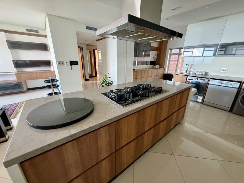 Luxury beachfront  apartment on North Beach, Durban - Photo 4