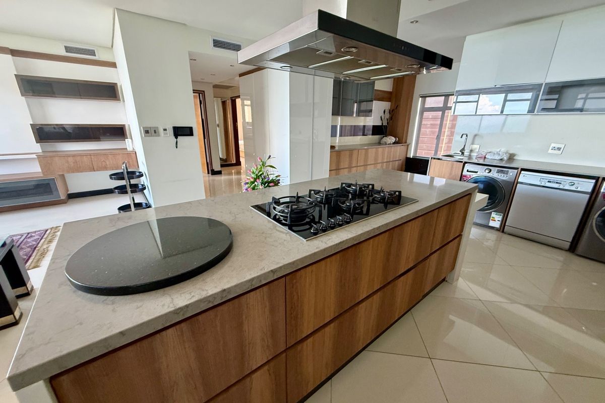 Luxury beachfront  apartment on North Beach, Durban - Photo 4