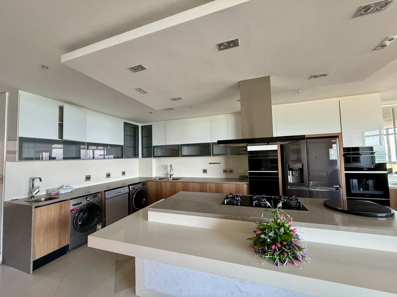 Luxury beachfront  apartment on North Beach, Durban - Photo 3