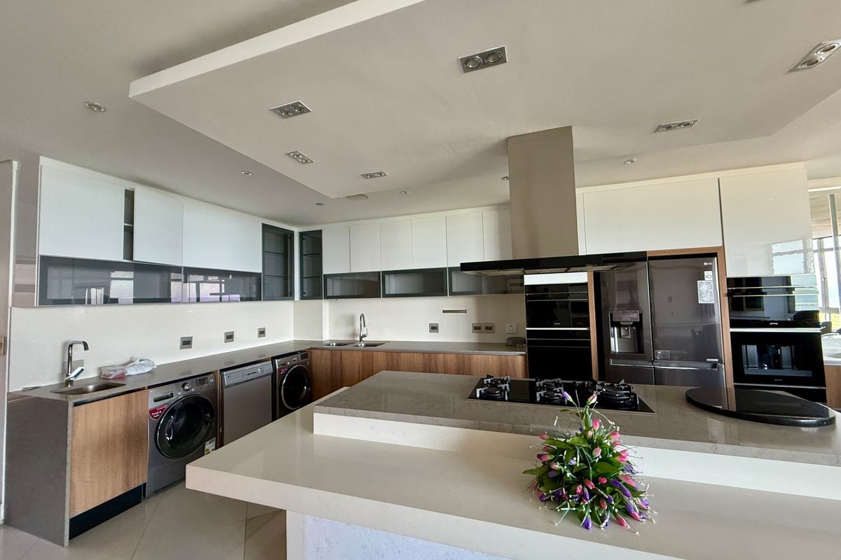 Luxury beachfront  apartment on North Beach, Durban - Photo 3