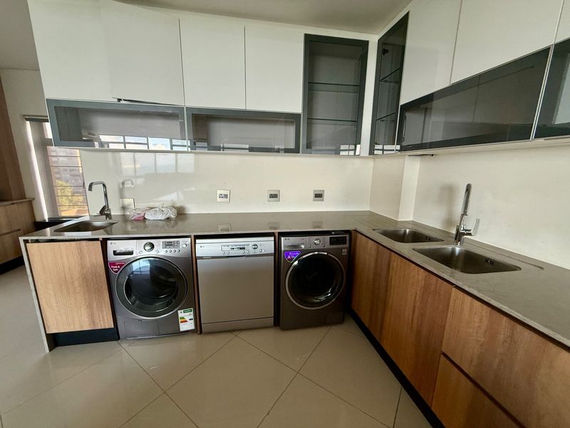 Luxury beachfront  apartment on North Beach, Durban - Photo 5