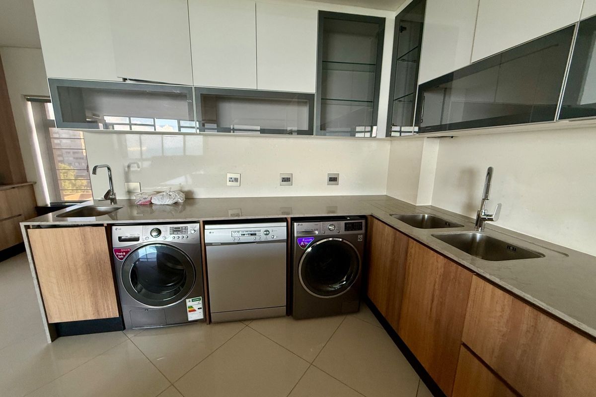 Luxury beachfront  apartment on North Beach, Durban - Photo 5