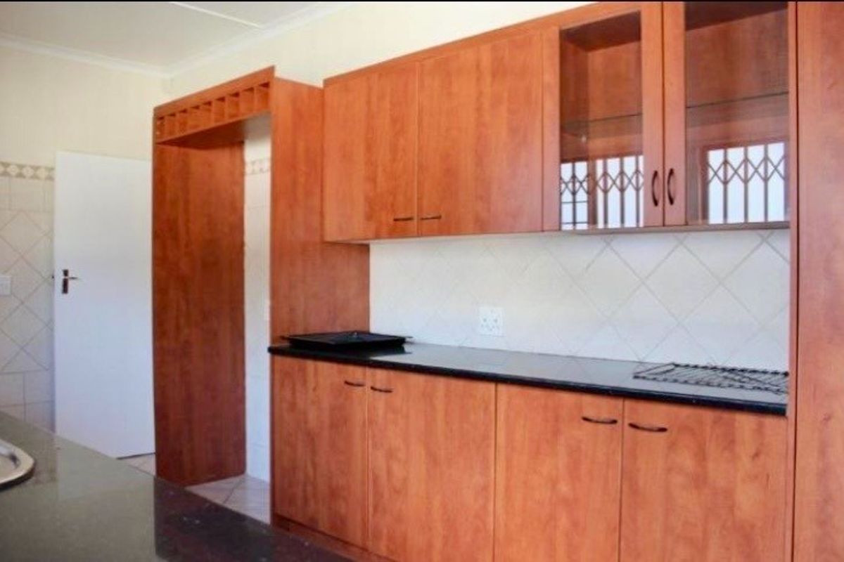 Spacious Family Home - Photo 3