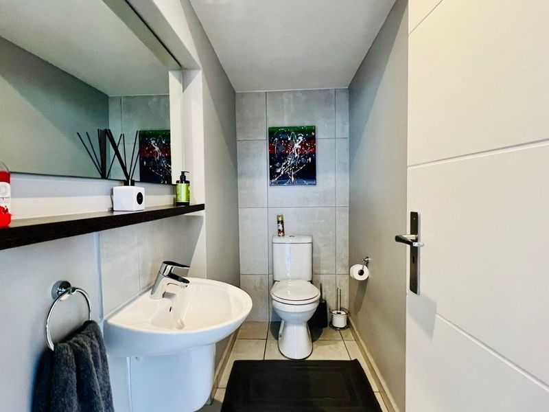 3 bedroom 2.5 bathroom in North riding - Photo 9