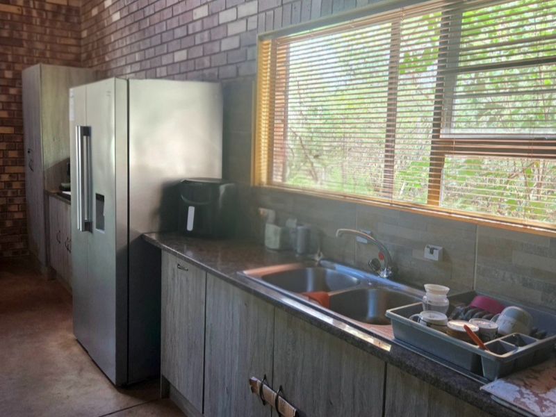 Versatile Family Home with Loft and Private Flatlet - Photo 10