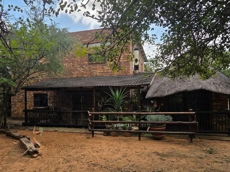 Versatile Family Home with Loft and Private Flatlet - Photo 3
