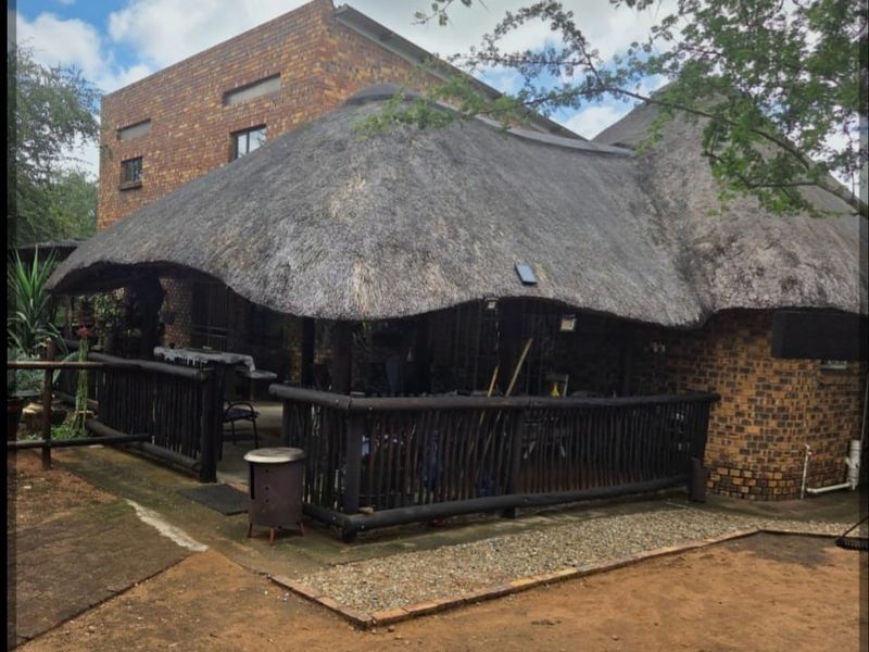Versatile Family Home with Loft and Private Flatlet - Photo 2