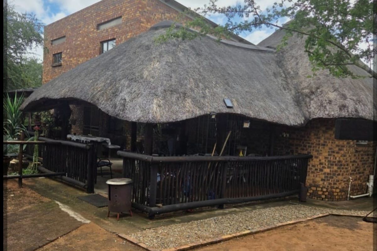 Versatile Family Home with Loft and Private Flatlet - Photo 2