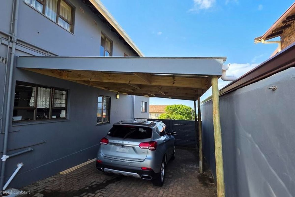 Beautiful 7 bedroom home with extensive earning potential in Uvongo Beach - Photo 5