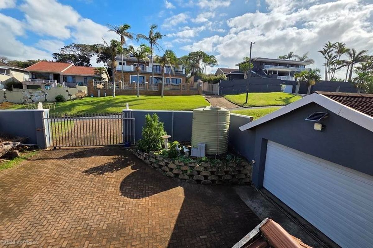 Beautiful 7 bedroom home with extensive earning potential in Uvongo Beach - Photo 4