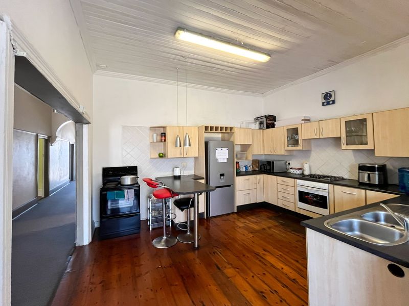 Prime Investment Opportunity: 4-Bedroom Home in North End - Photo 10