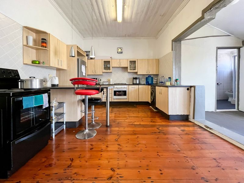 Prime Investment Opportunity: 4-Bedroom Home in North End - Photo 9