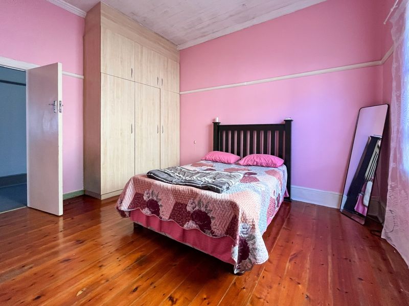 Prime Investment Opportunity: 4-Bedroom Home in North End - Photo 4