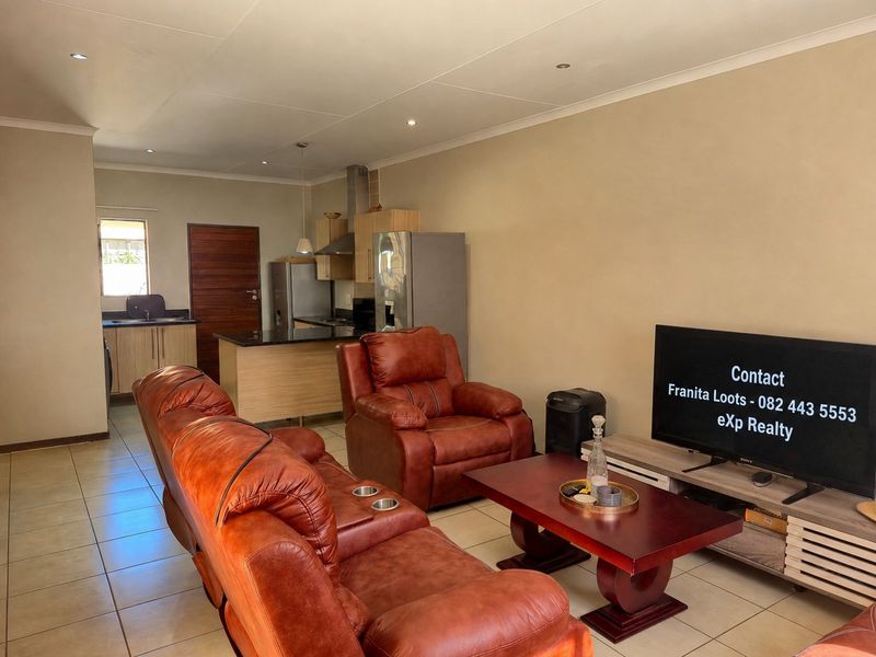 3 Bedroom Simplex Townhouse For Sale in Mooikloof Ridge Pretoria - Photo 8