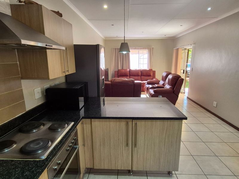 3 Bedroom Simplex Townhouse For Sale in Mooikloof Ridge Pretoria - Photo 6