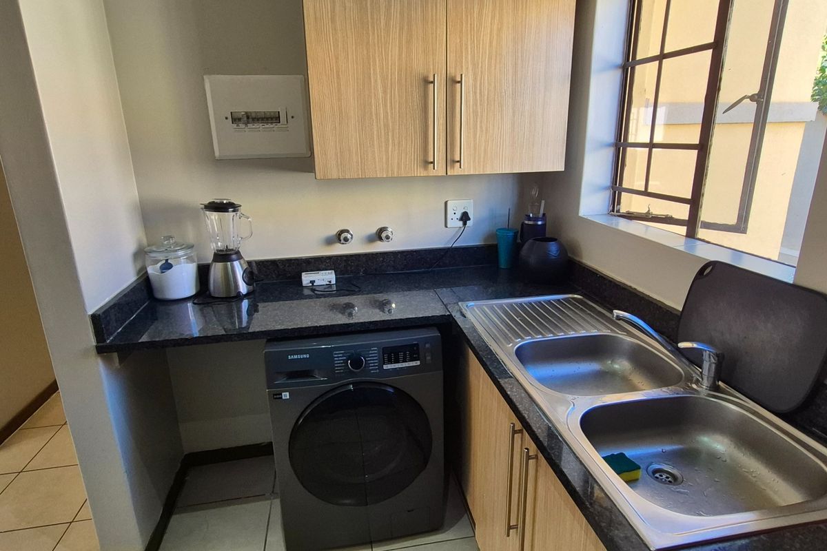 3 Bedroom Simplex Townhouse For Sale in Mooikloof Ridge Pretoria - Photo 3