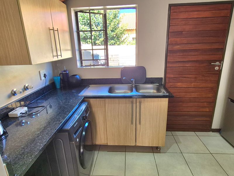 3 Bedroom Simplex Townhouse For Sale in Mooikloof Ridge Pretoria - Photo 4
