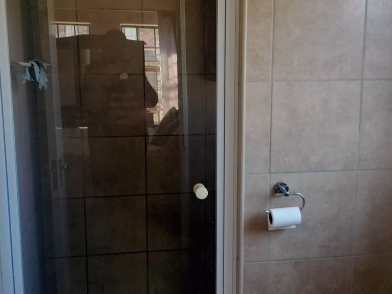 3 Bedroom  House In Olievenhoutbosch, Centurion - Photo 6