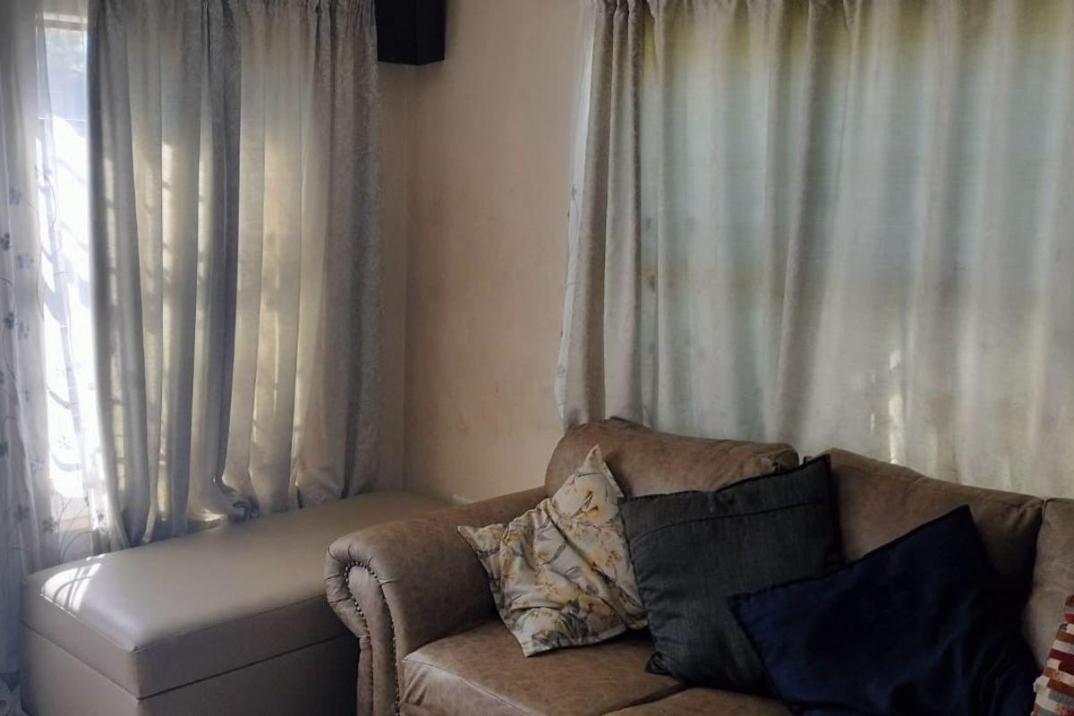 3 Bedroom  House In Olievenhoutbosch, Centurion - Photo 3