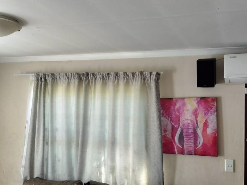 3 Bedroom  House In Olievenhoutbosch, Centurion - Photo 4