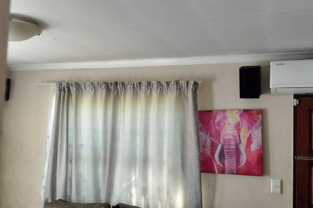 3 Bedroom  House In Olievenhoutbosch, Centurion - Photo 4