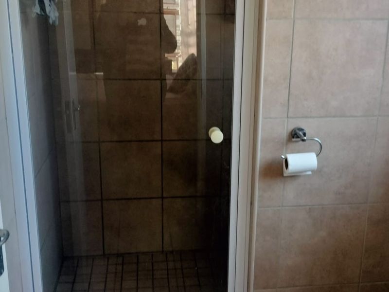 3 Bedroom  House In Olievenhoutbosch, Centurion - Photo 5