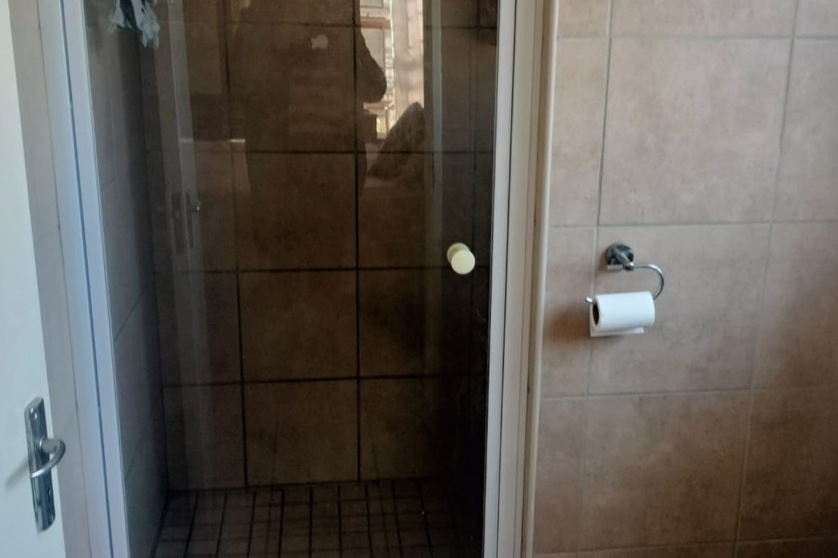 3 Bedroom  House In Olievenhoutbosch, Centurion - Photo 5