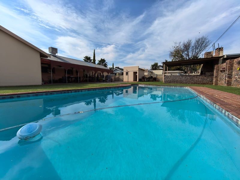 Your Forever Home Awaits - Space, Comfort and Endless Possibilities in Heuwelsig, Kimberley - Photo 1