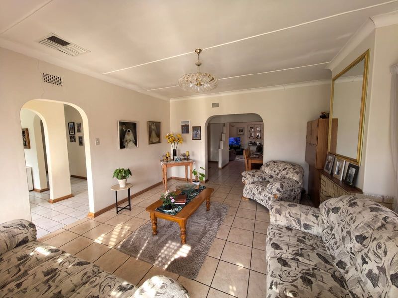 Your Forever Home Awaits - Space, Comfort and Endless Possibilities in Heuwelsig, Kimberley - Photo 5