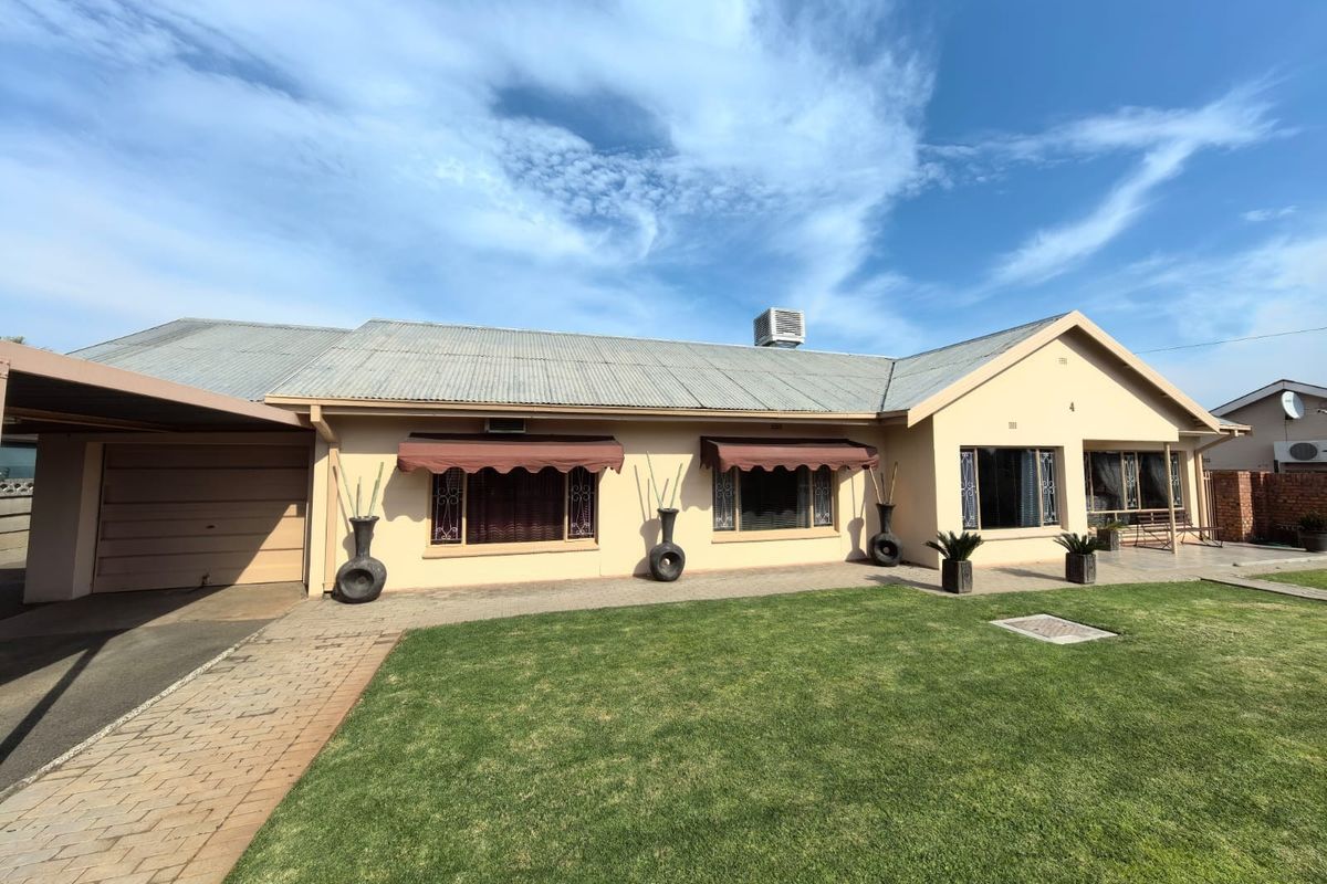 Your Forever Home Awaits - Space, Comfort and Endless Possibilities in Heuwelsig, Kimberley - Photo 2