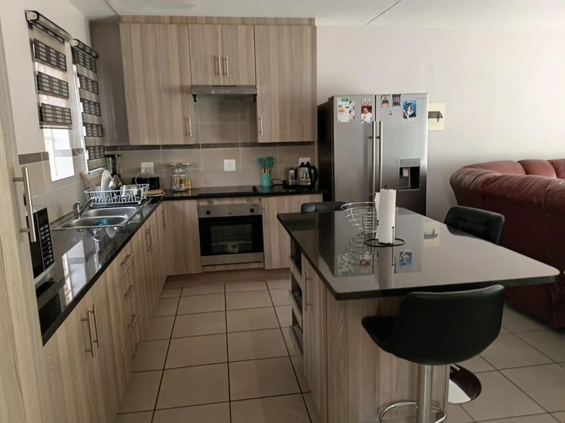 Estate living , duplex For Sale in Theresapark, Akasia - Photo 3