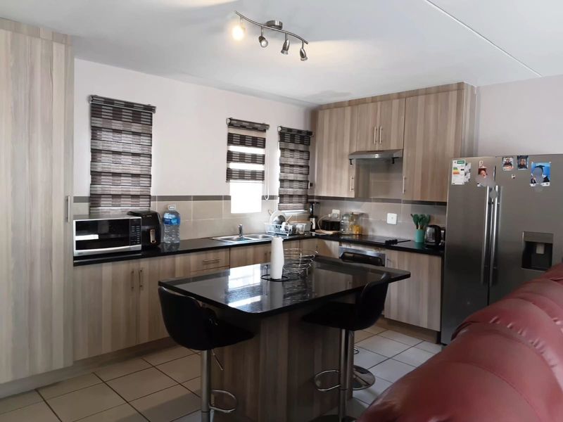 Estate living , duplex For Sale in Theresapark, Akasia - Photo 4
