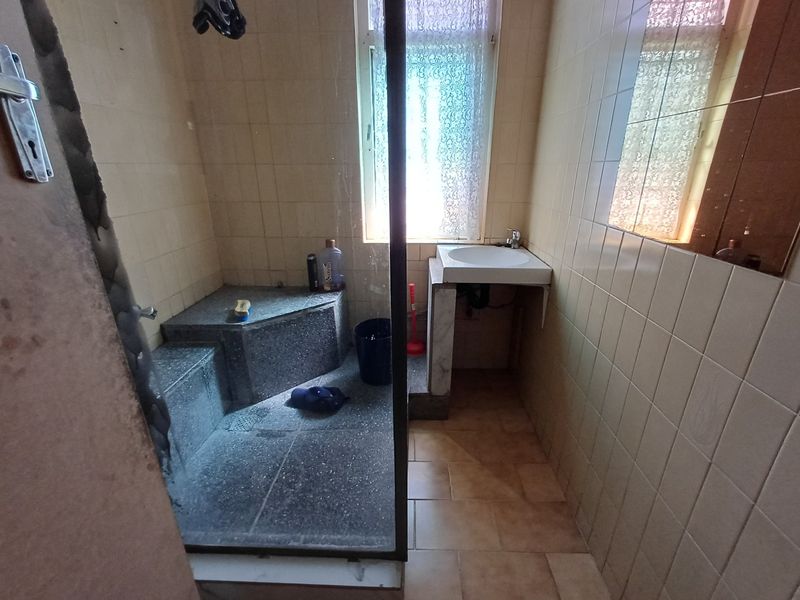 Investment Opportunity with Multiple Income-Generating Dwellings - Photo 9