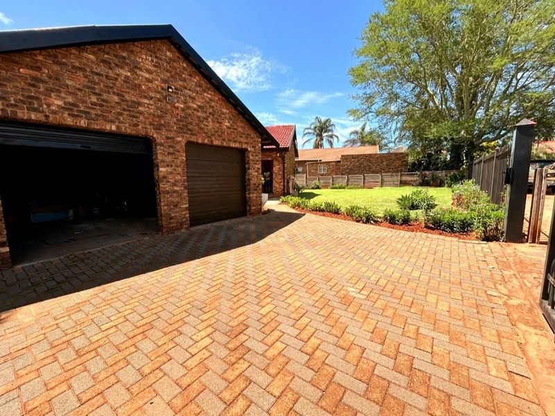 Comfortable 3 Bedroom Family Home for Rent - Photo 1