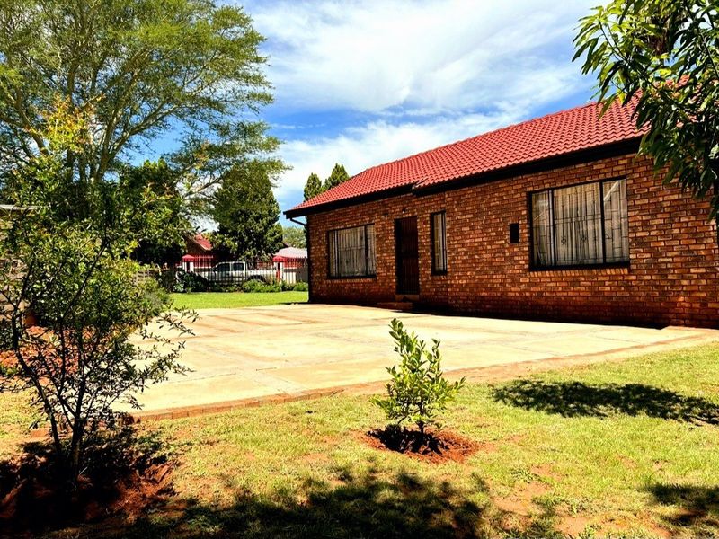 Comfortable 3 Bedroom Family Home for Rent - Photo 3