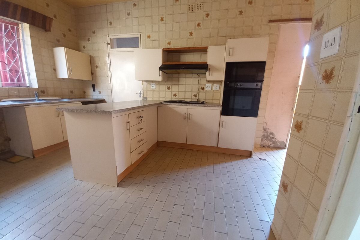 3 Bedroom House to Rent in Bez Valley Johannesburg - Photo 2