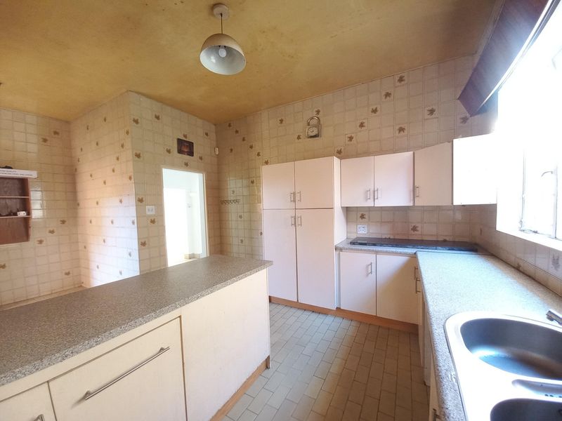 3 Bedroom House to Rent in Bez Valley Johannesburg - Photo 3