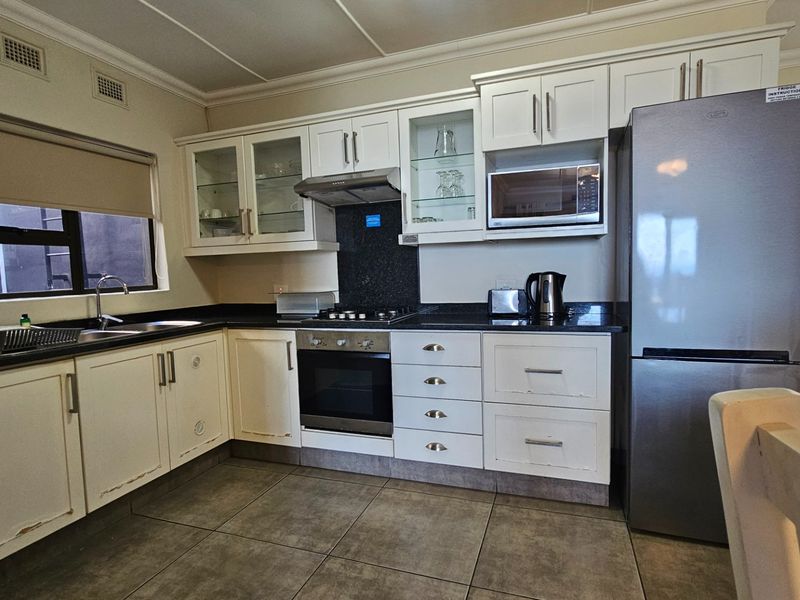 Sun, Sea and Resort Living - Immaculate Coastal Apartment - Photo 6